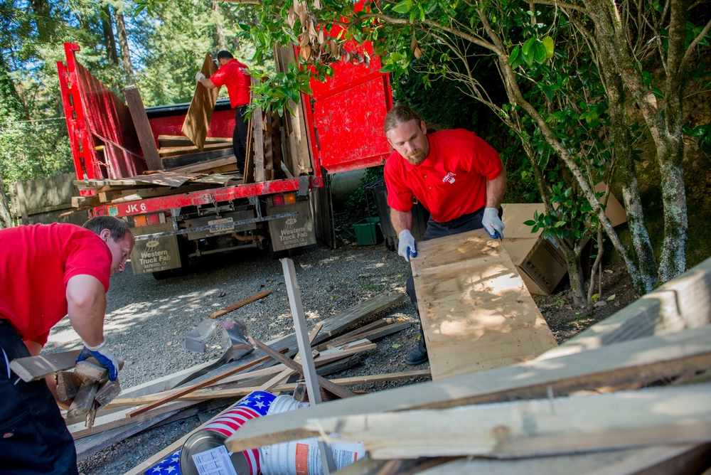 Efficient junk removal services in South of Market, CA