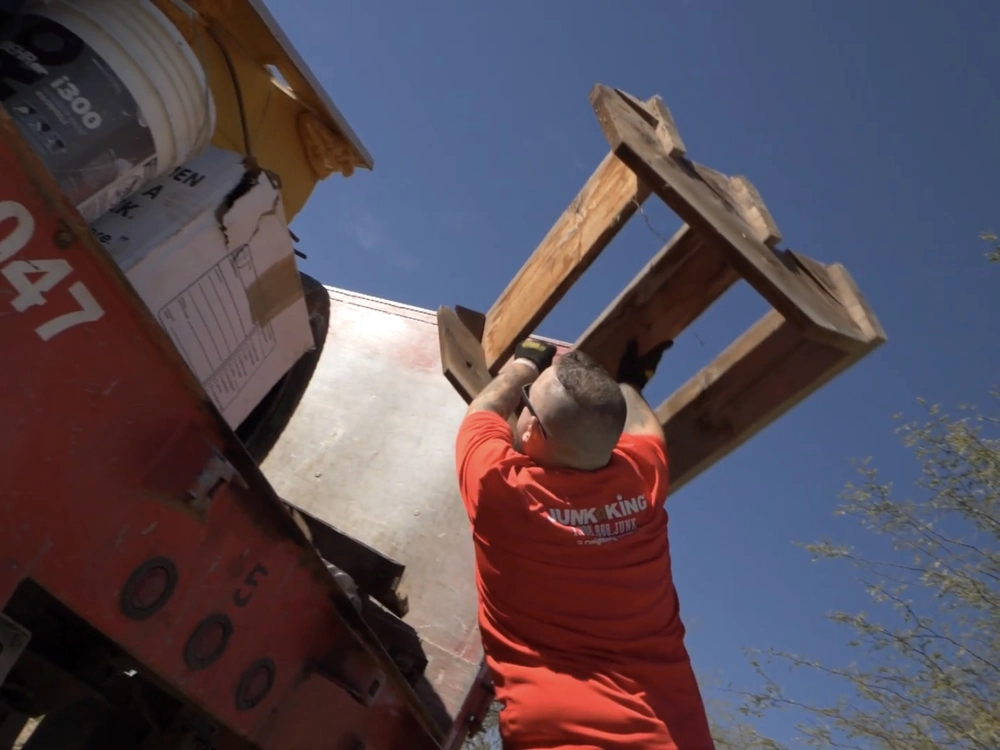 Construction debris removal crew working in Nob Hill, CA