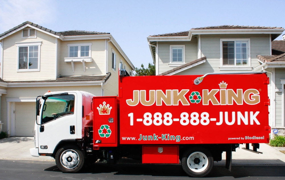 Efficient junk removal team working in Castro District, CA