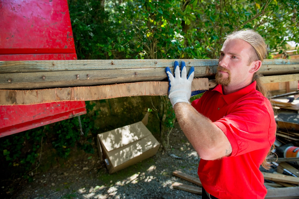 Yard waste removal and cleanup services in Noe Valley by Junk King